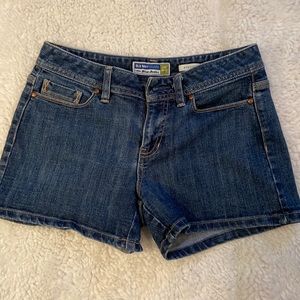 Old Navy, size 2, Low waist, stretch denim shorts. New condition.